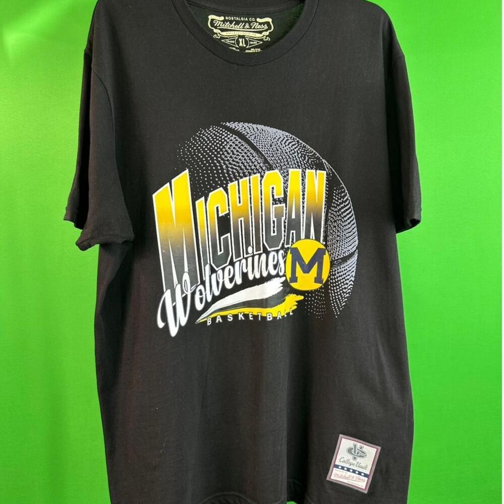 Mitchell-ness Men's Black T-shirt